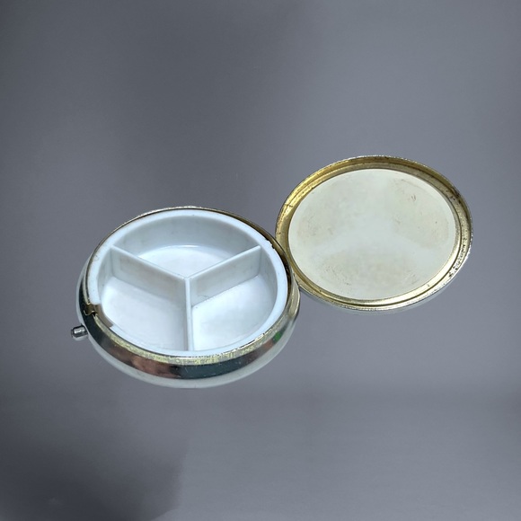 🌺Vintage Floral Pill/Trinket Box - Picture 12 of 12